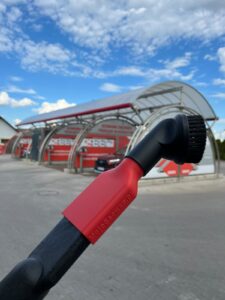 Adapter MojaSsawka z okrągłą szczotką zamontowany na odkurzaczu myjni samoobsługowej – test 8 z 18