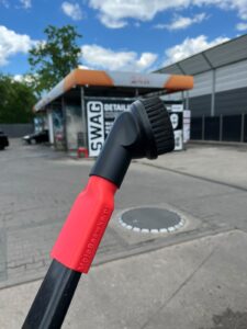 Adapter MojaSsawka z okrągłą szczotką zamontowany na odkurzaczu myjni samoobsługowej – test 15 z 18