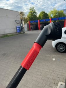 Adapter MojaSsawka z okrągłą szczotką zamontowany na odkurzaczu myjni samoobsługowej – test 13 z 18