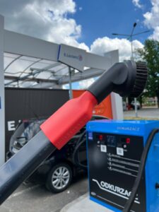 Adapter MojaSsawka z okrągłą szczotką zamontowany na odkurzaczu myjni samoobsługowej – test 10 z 18