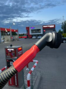 Adapter MojaSsawka z okrągłą szczotką zamontowany na odkurzaczu myjni samoobsługowej – test 6 z 18