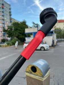 Adapter MojaSsawka z okrągłą szczotką zamontowany na odkurzaczu myjni samoobsługowej – test 1 z 18