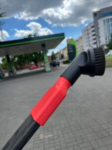 Adapter MojaSsawka z okrągłą szczotką zamontowany na odkurzaczu myjni samoobsługowej – test 3 z 18