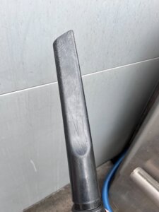 Wąska końcówka odkurzacza na myjni, około 4,5 cm